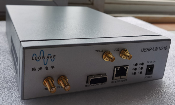 Высоким радио определенные программным обеспечением ETTUS USRP B210 ширины полосы частот 50MS/S для сообщений